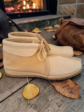 Moccasins tan leather women's flat shoes lace up size 6  Made in Canada